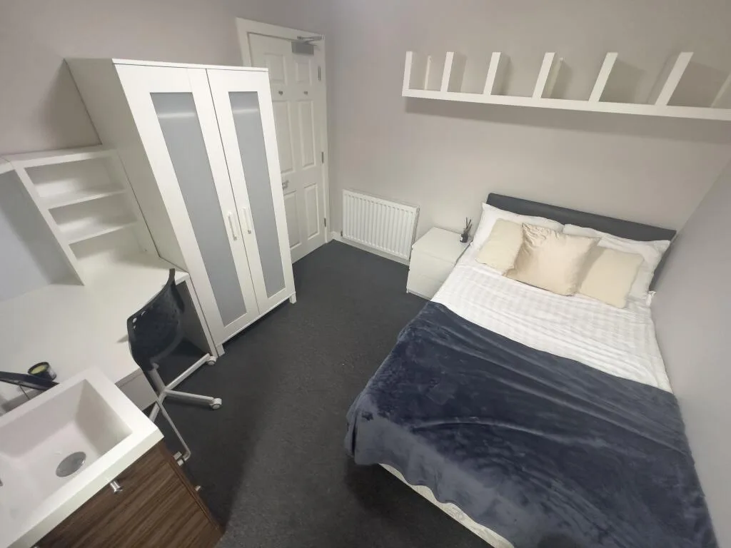 2 bedroom house share for rent