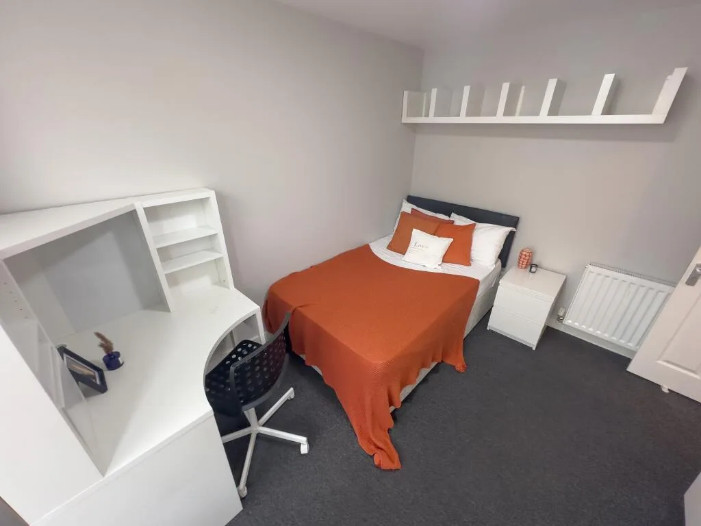 2 bedroom house share for rent