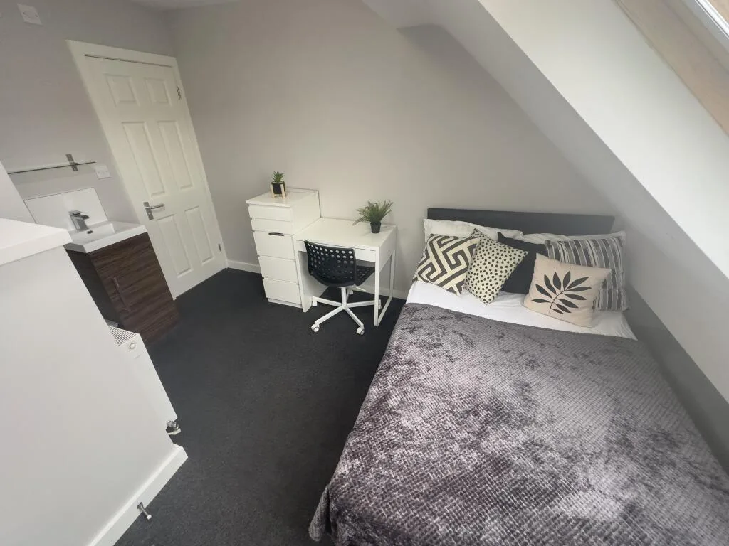 2 bedroom house share for rent