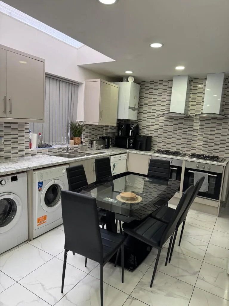 7 bedroom terraced house for rent