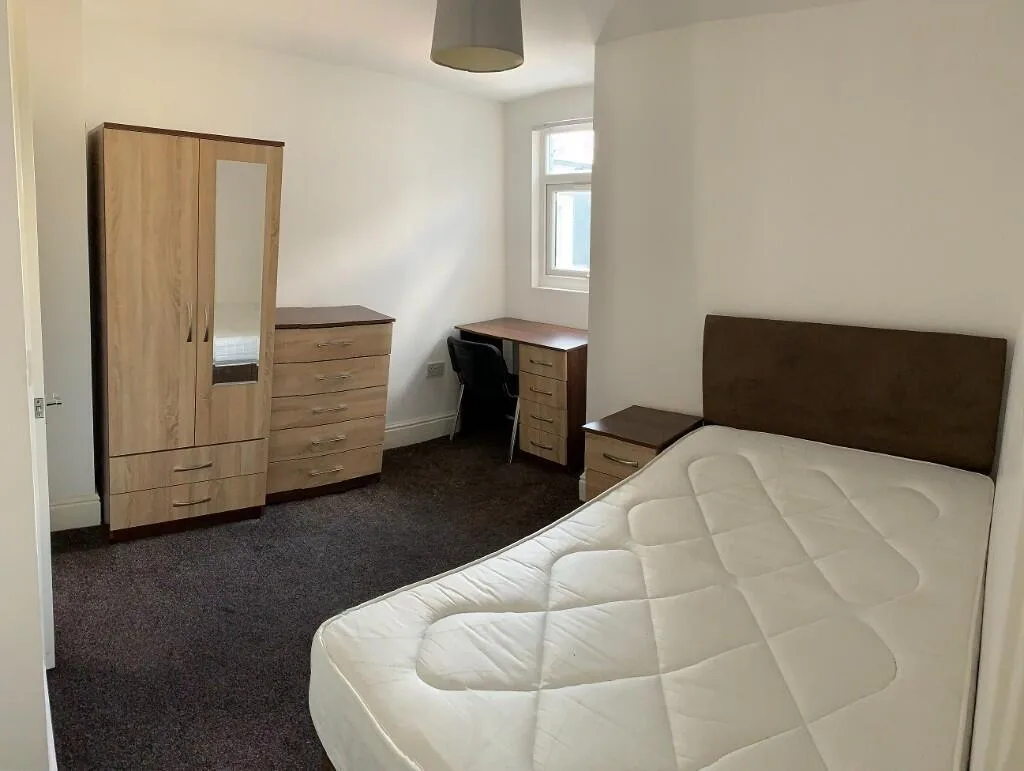 7 bedroom terraced house for rent
