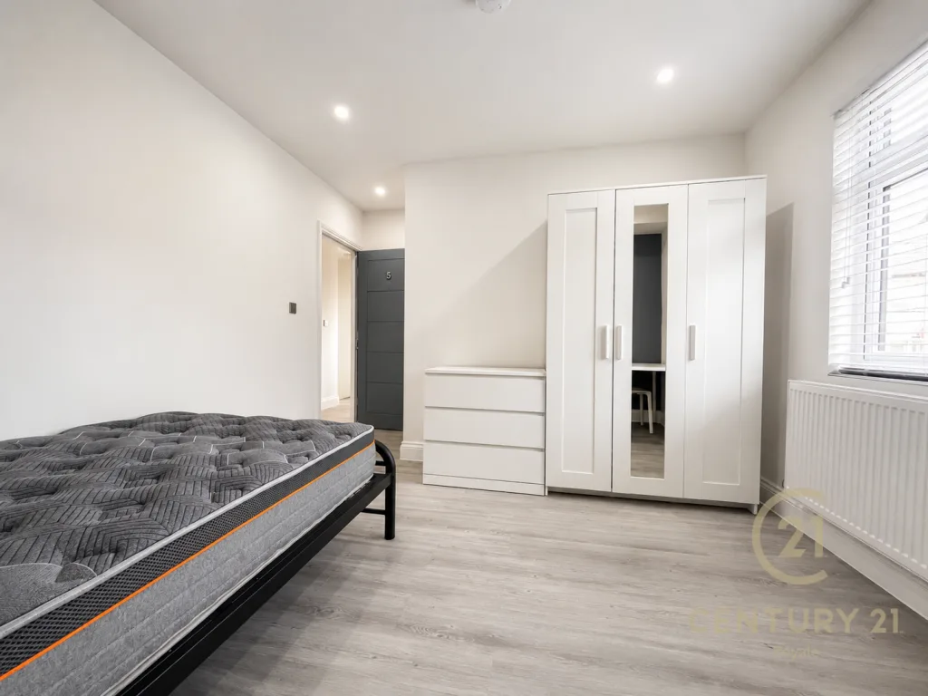 1 bedroom house share for rent