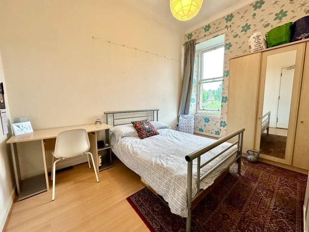 5 bedroom flat for rent