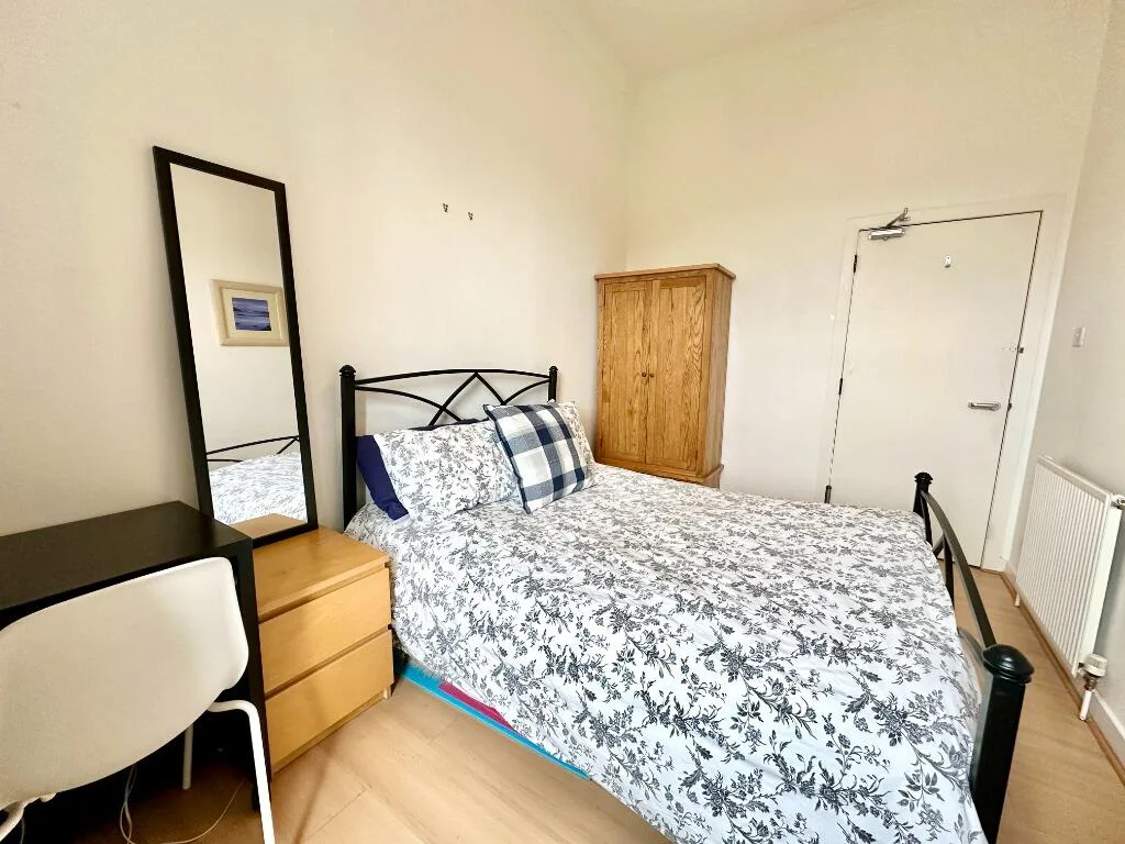 5 bedroom flat for rent