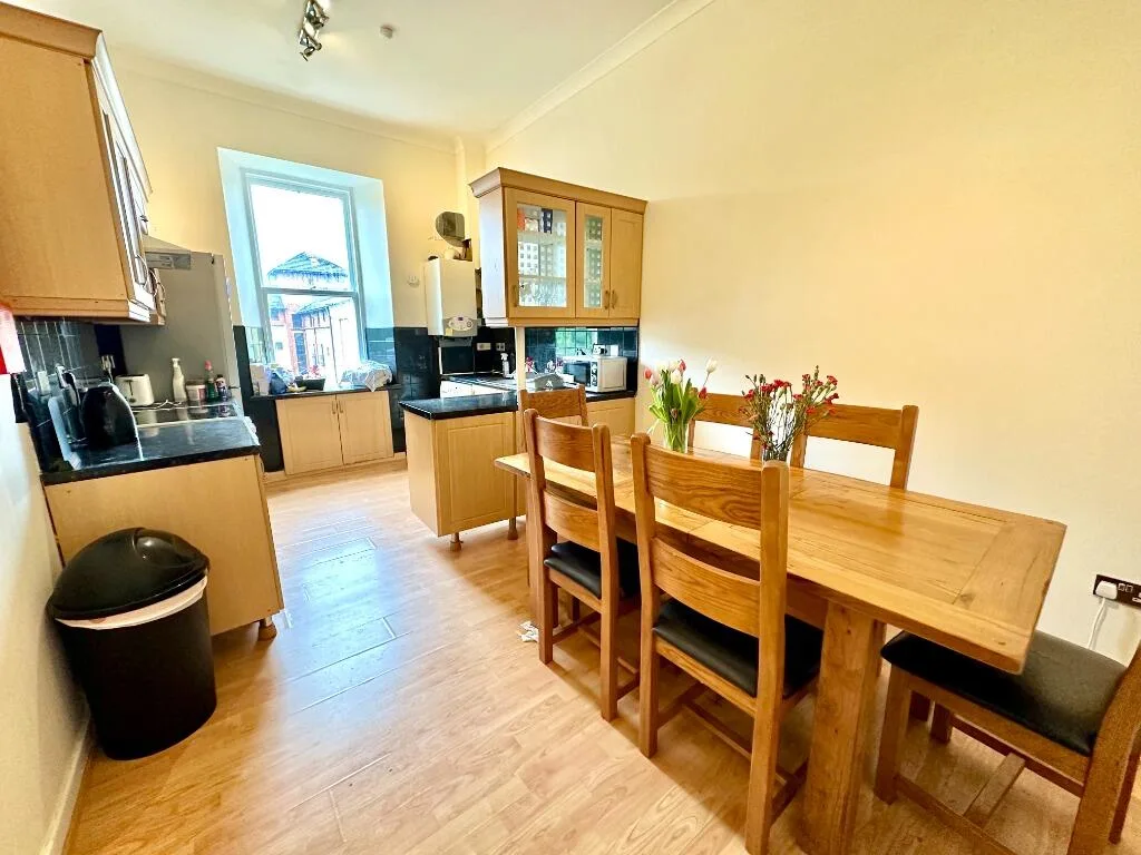 5 bedroom flat for rent