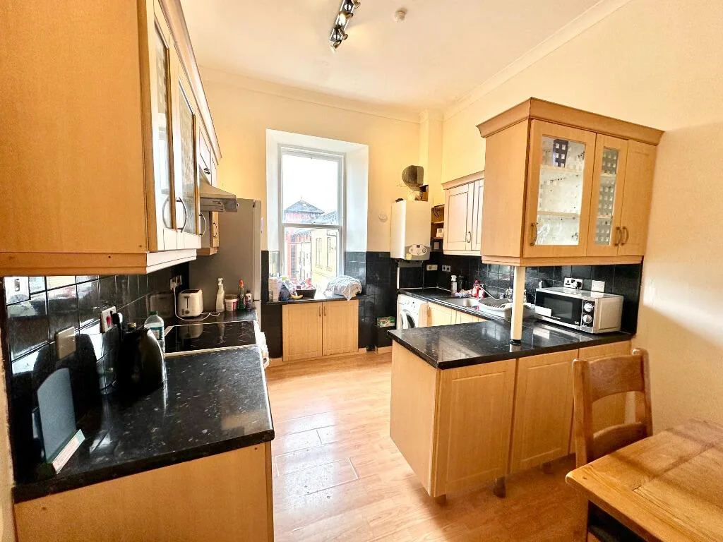 5 bedroom flat for rent