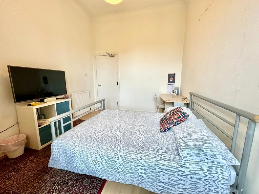 5 bedroom flat for rent