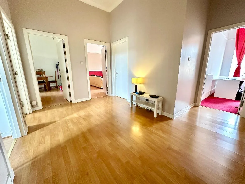 5 bedroom flat for rent