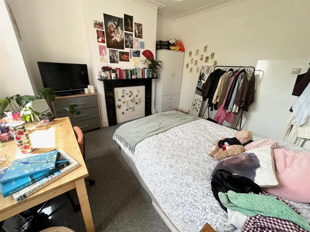 5 bedroom property for rent
