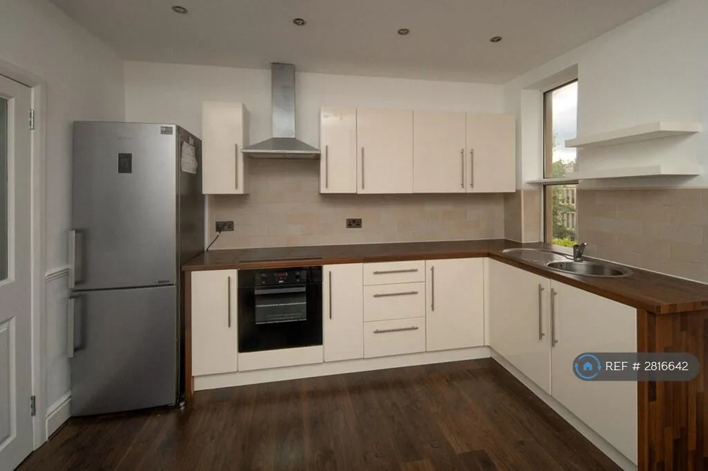3 bedroom flat for rent