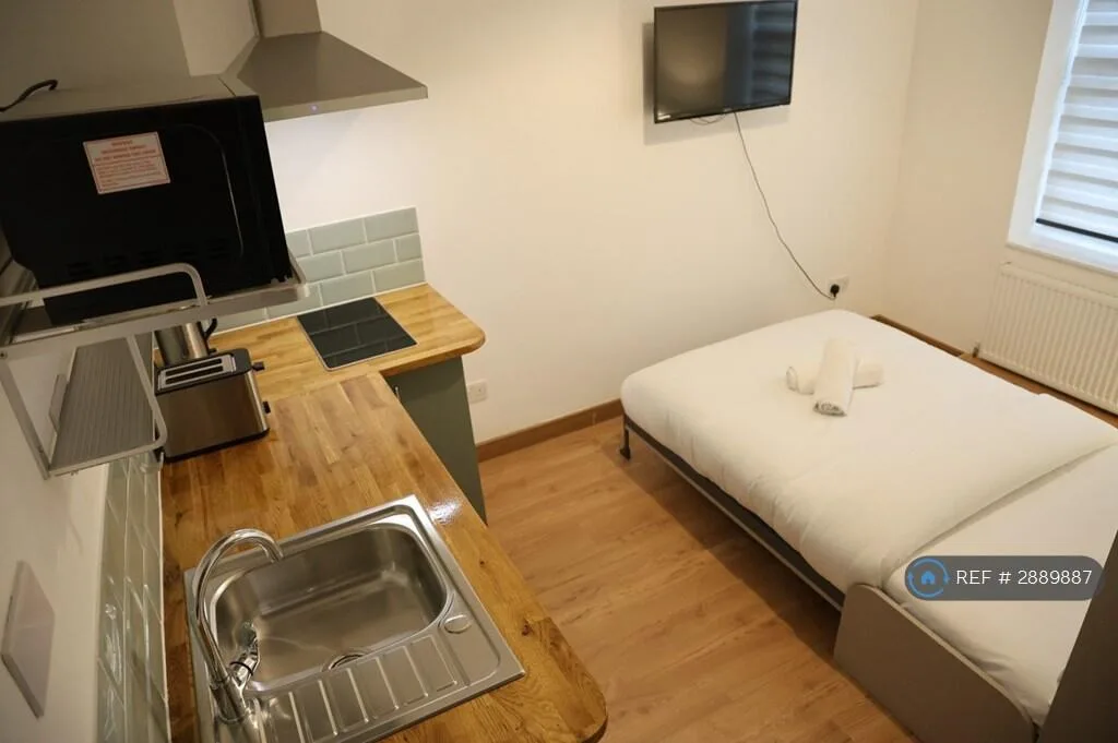 Studio flat for rent