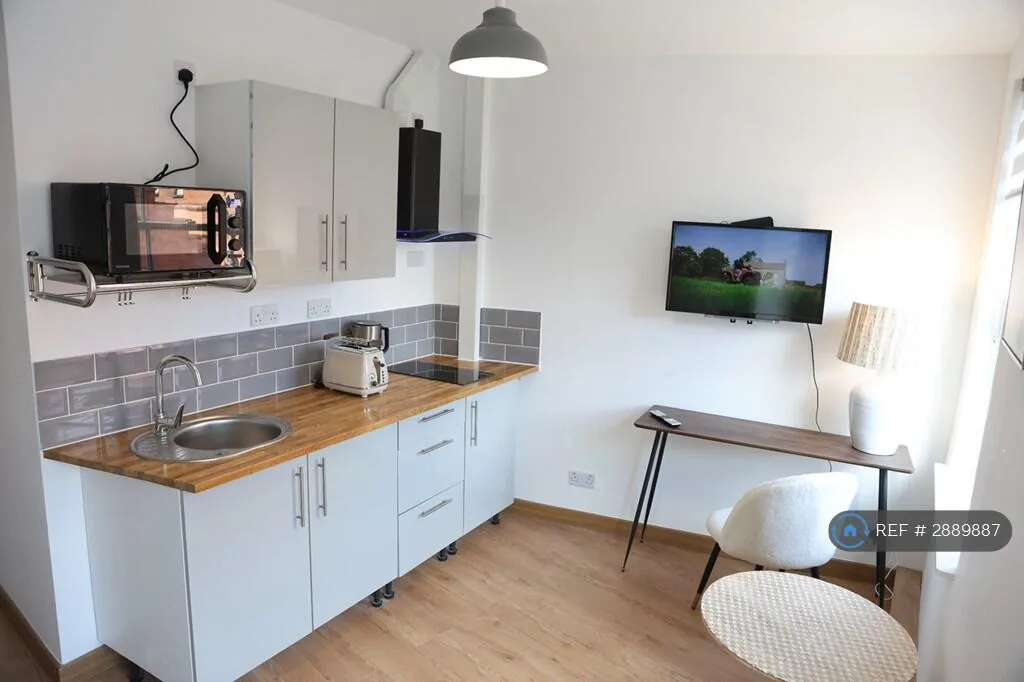 Studio flat for rent