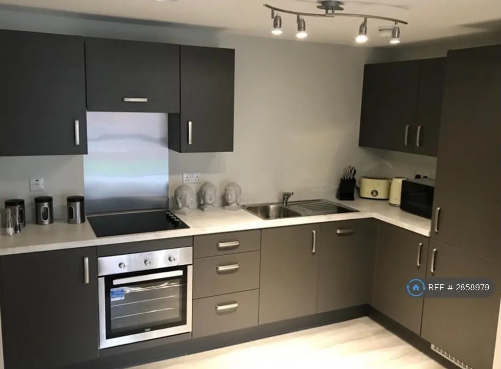 1 bedroom house share for rent