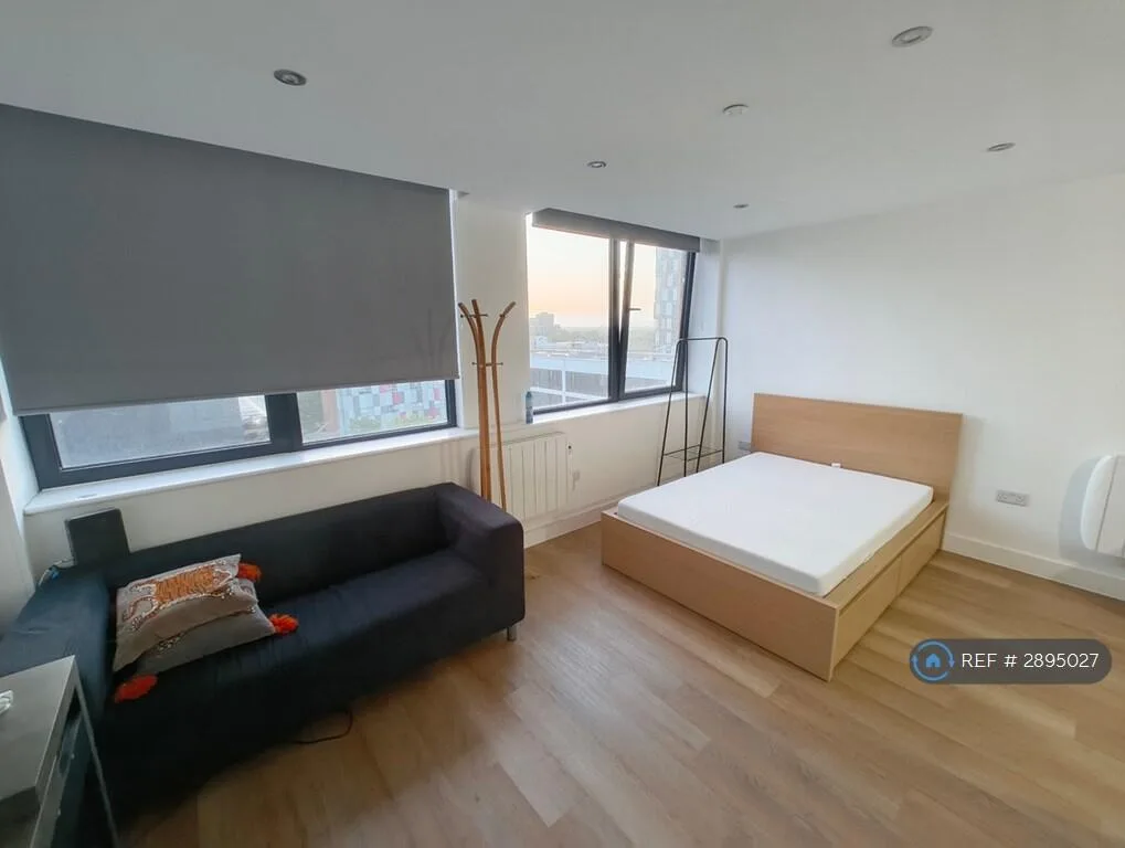 Studio flat for rent