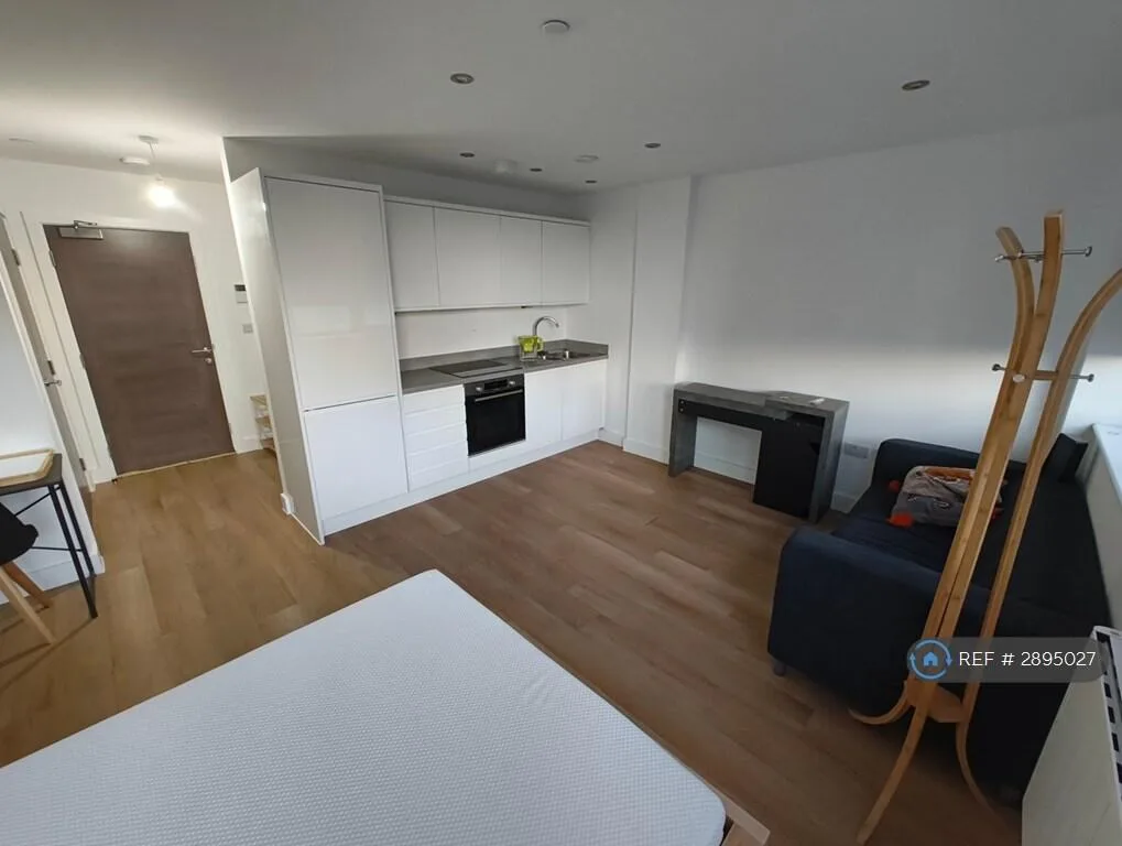 Studio flat for rent