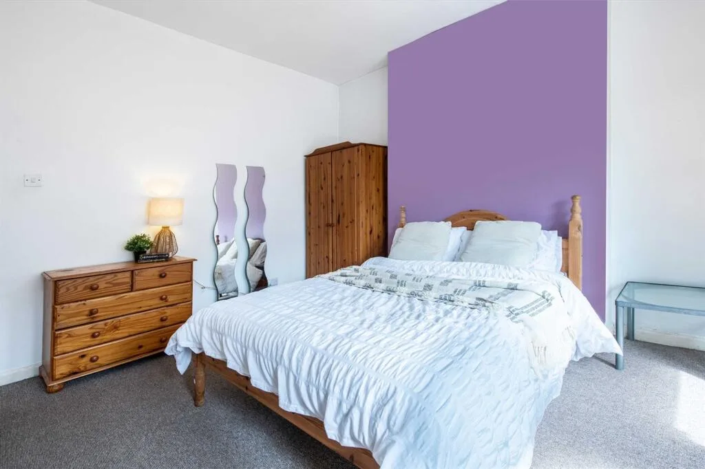 6 bedroom semi-detached house for rent