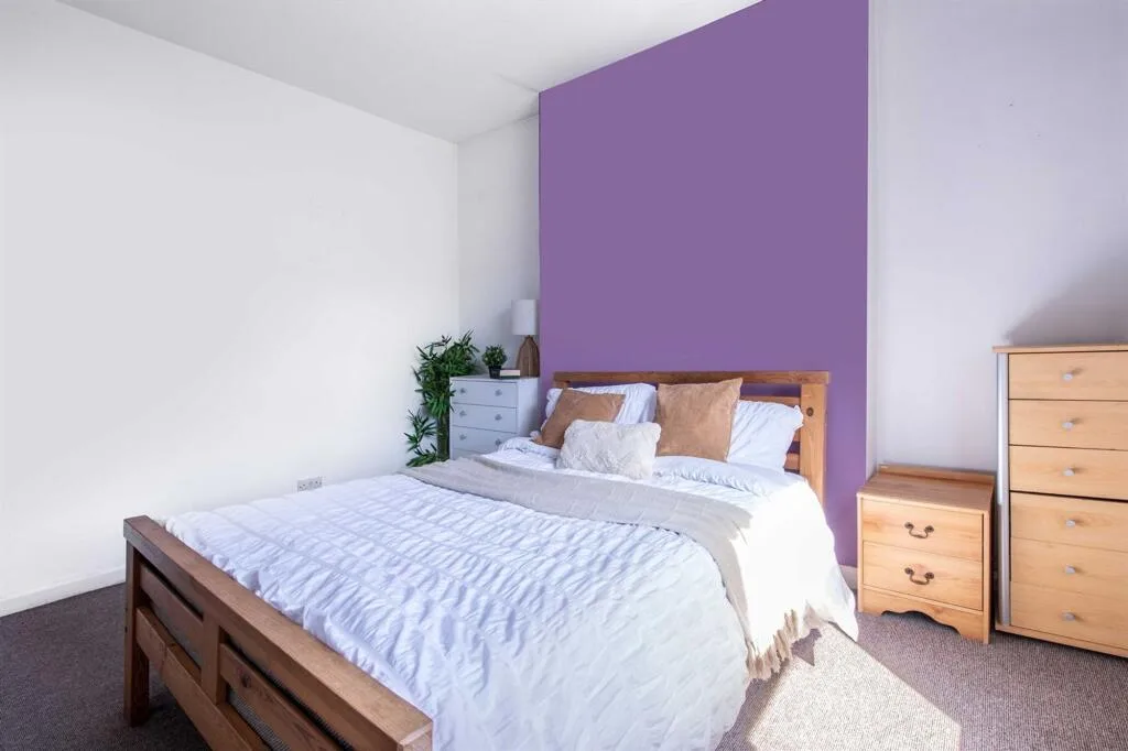 6 bedroom semi-detached house for rent
