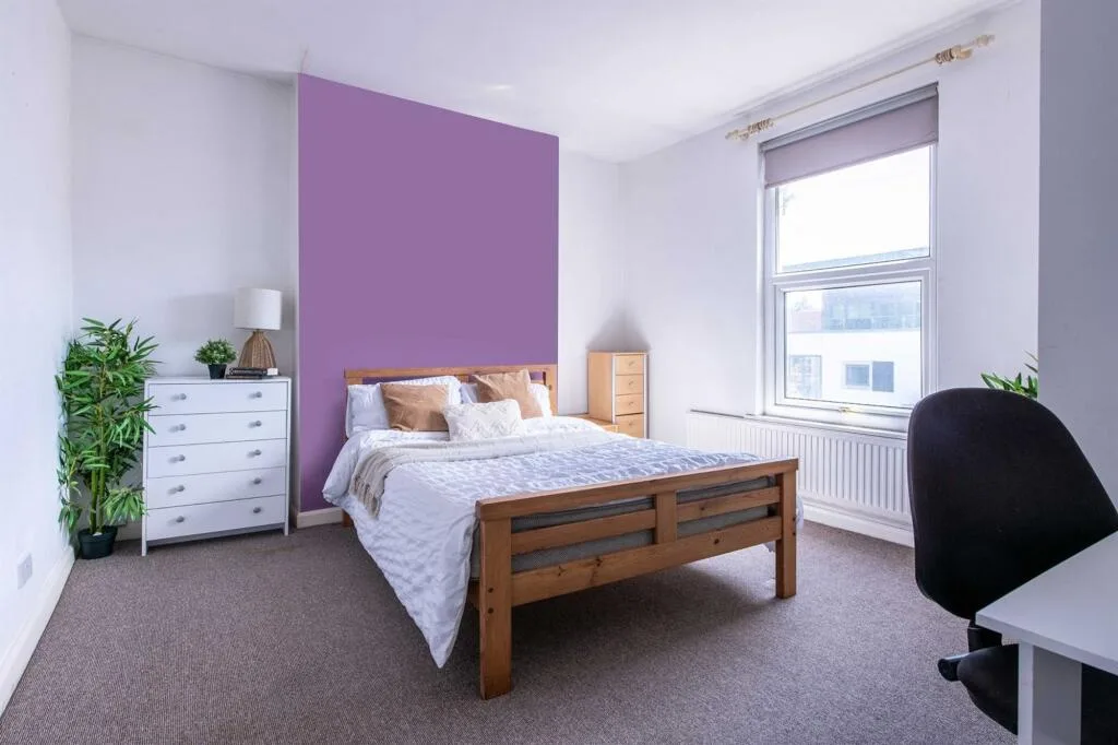 6 bedroom semi-detached house for rent