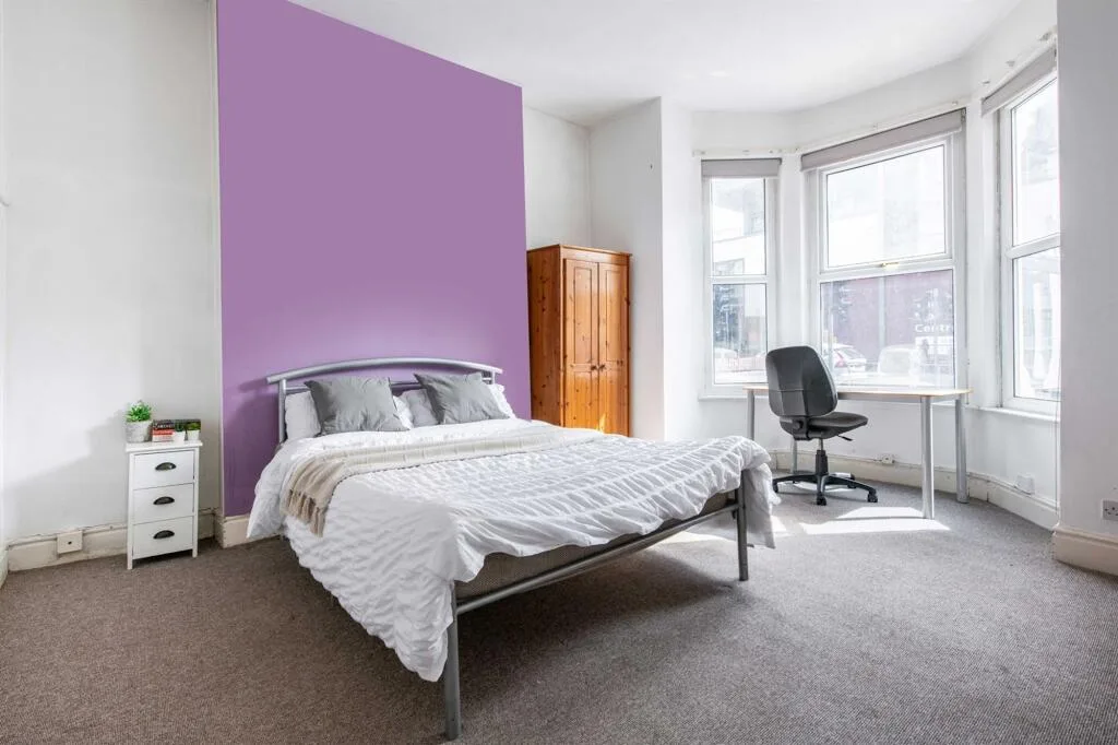 6 bedroom semi-detached house for rent