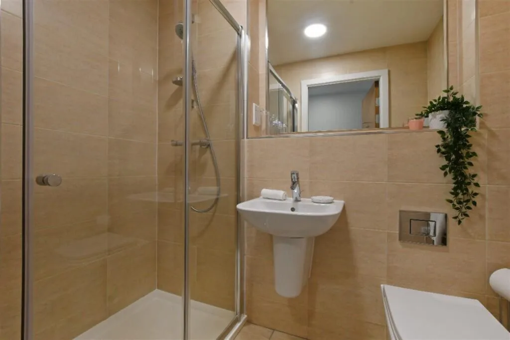 5 bedroom apartment for rent