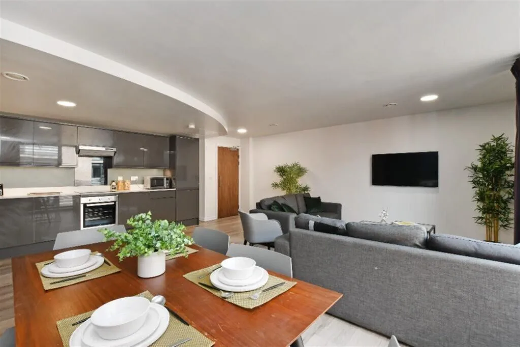 5 bedroom apartment for rent