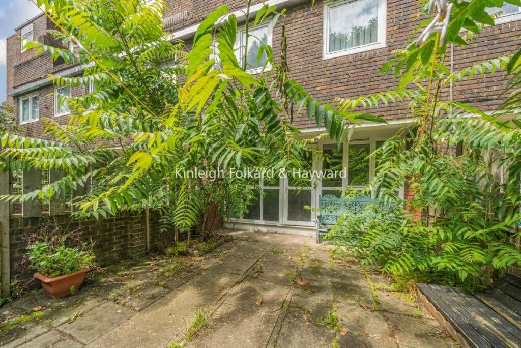 4 bedroom maisonette for rent
