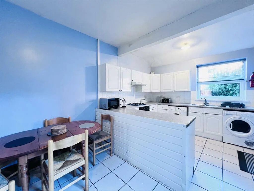 1 bedroom semi-detached house for rent