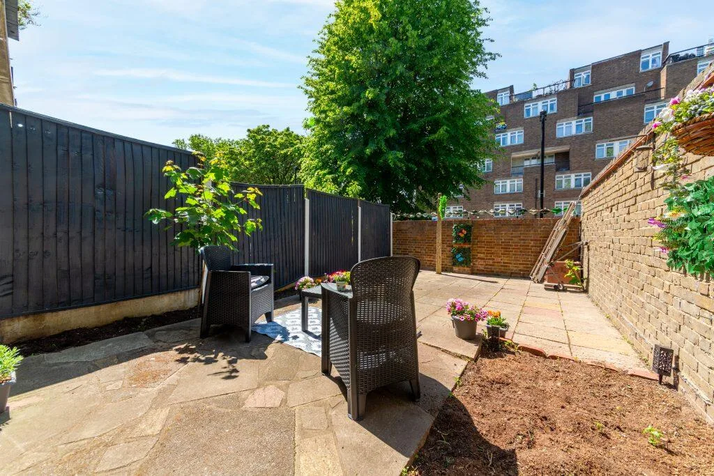 2 bedroom maisonette for rent