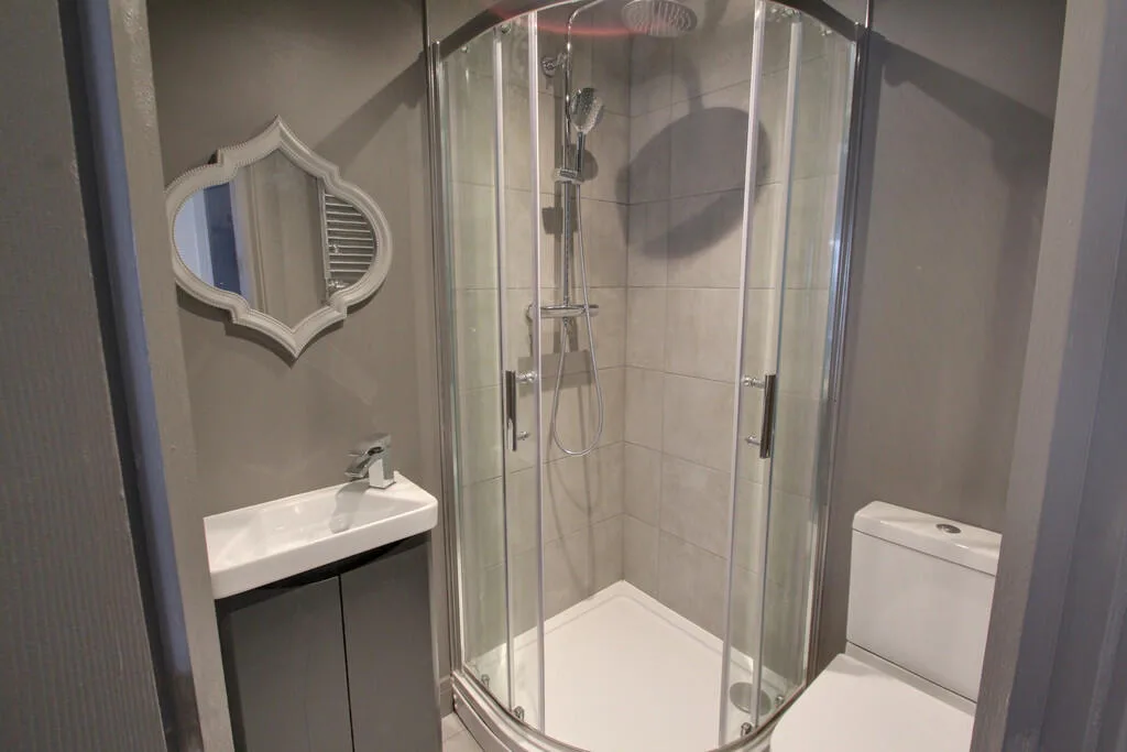 1 bedroom house share for rent