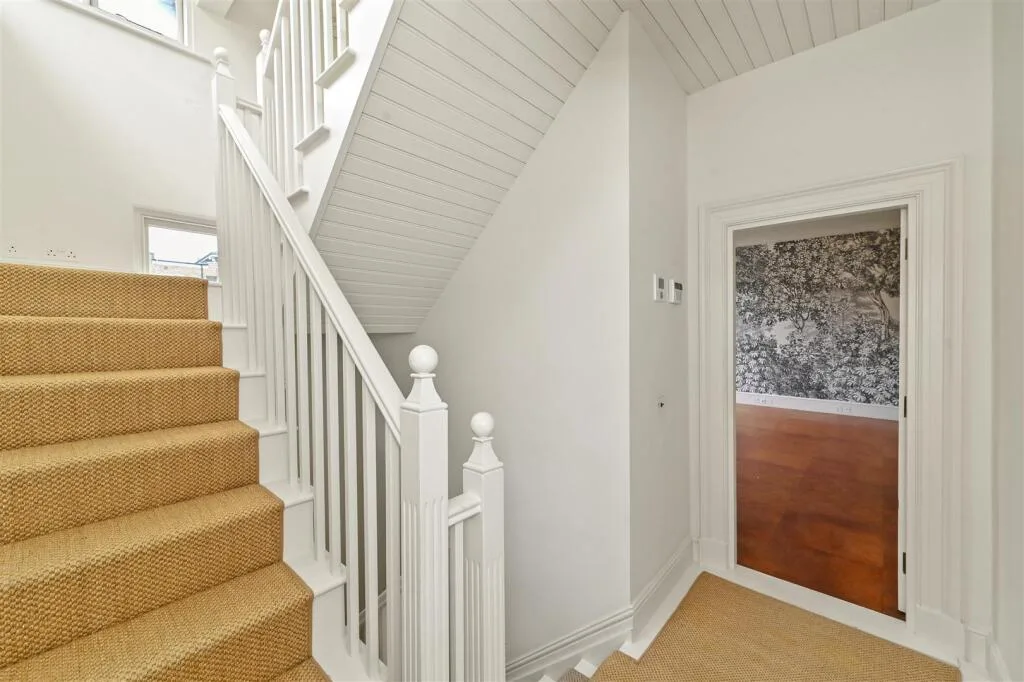 5 bedroom detached house for rent