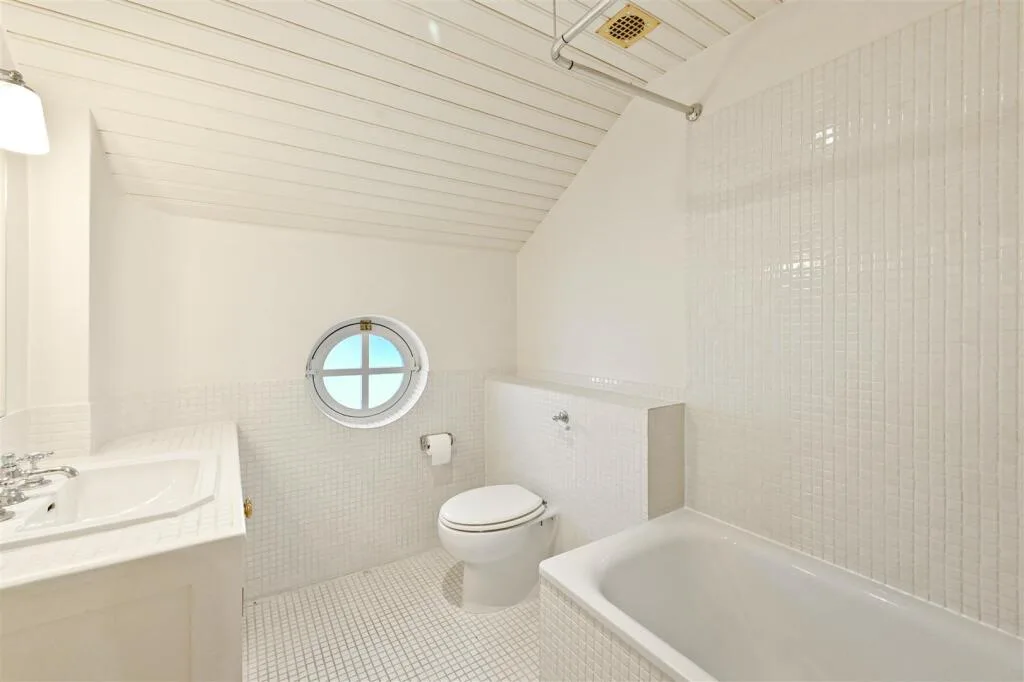 5 bedroom detached house for rent