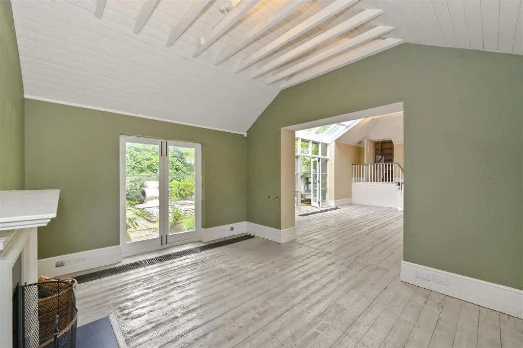 5 bedroom detached house for rent