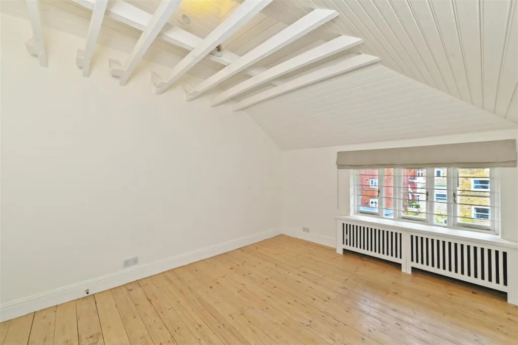 5 bedroom detached house for rent