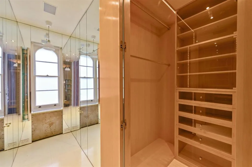 5 bedroom detached house for rent