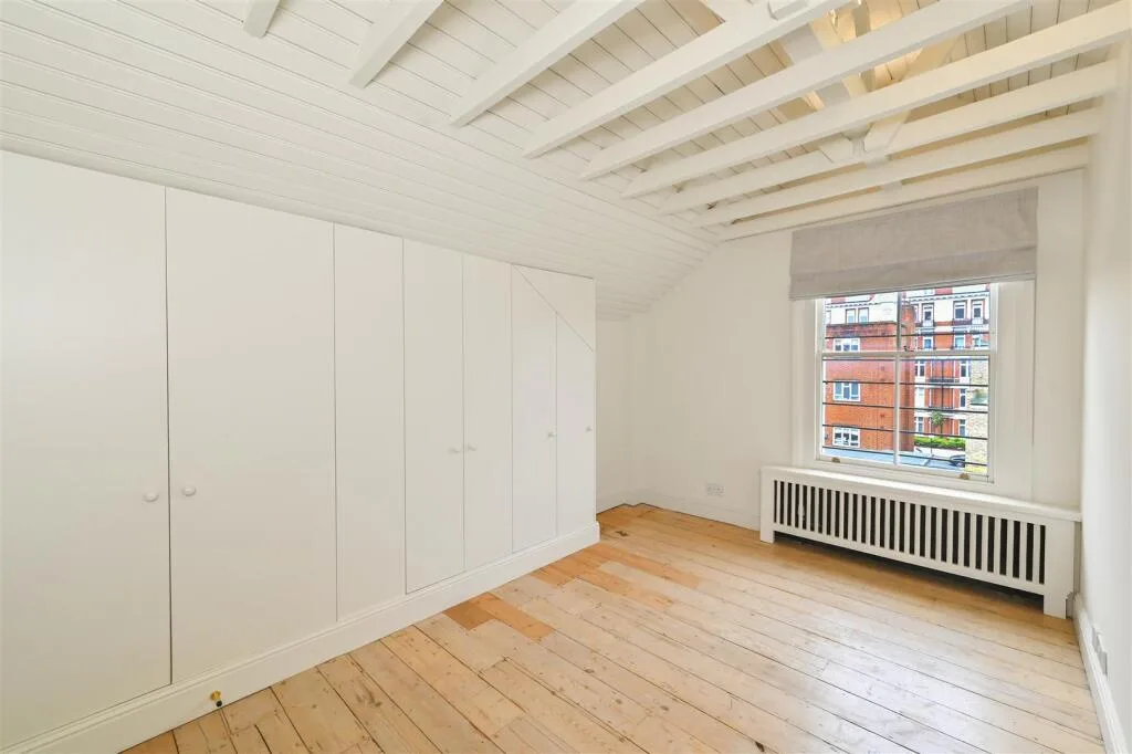 5 bedroom detached house for rent