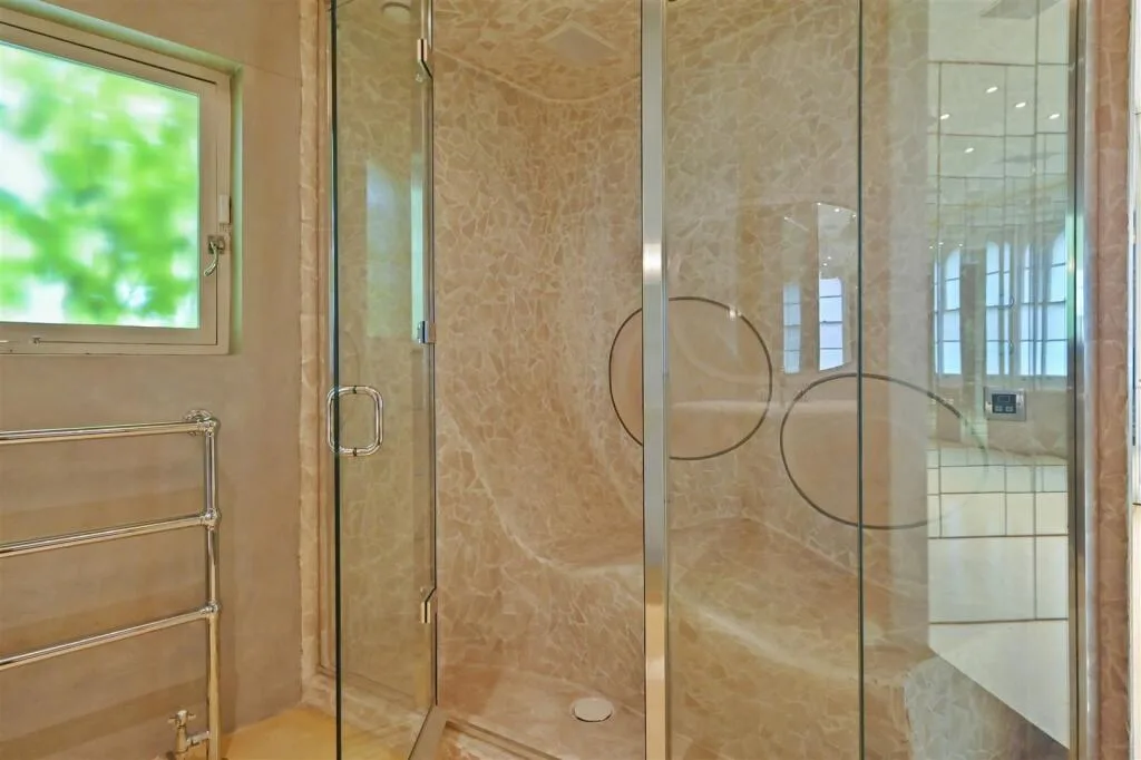 5 bedroom detached house for rent