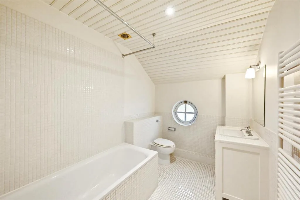 5 bedroom detached house for rent
