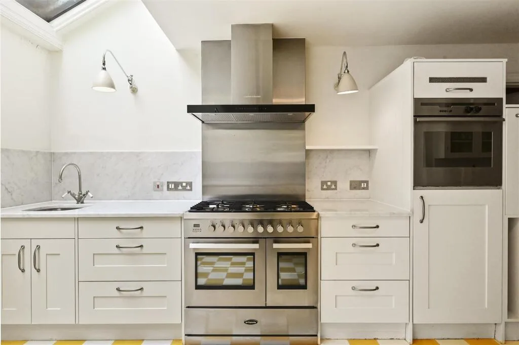 5 bedroom detached house for rent