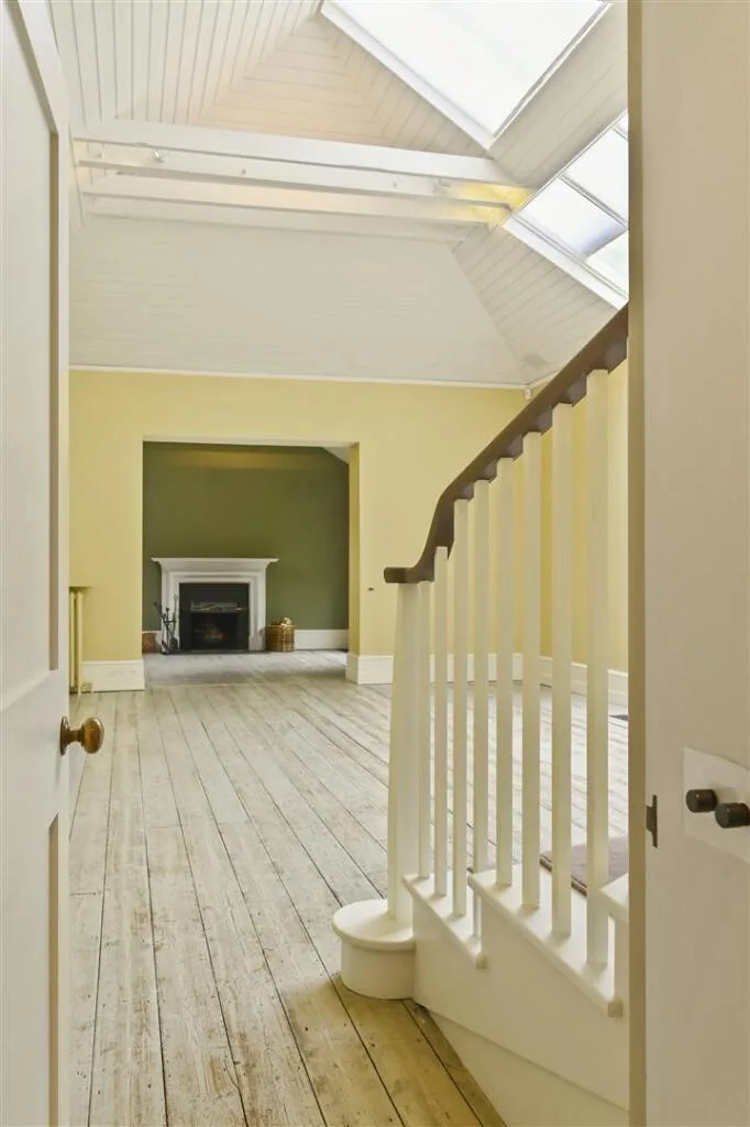 5 bedroom detached house for rent