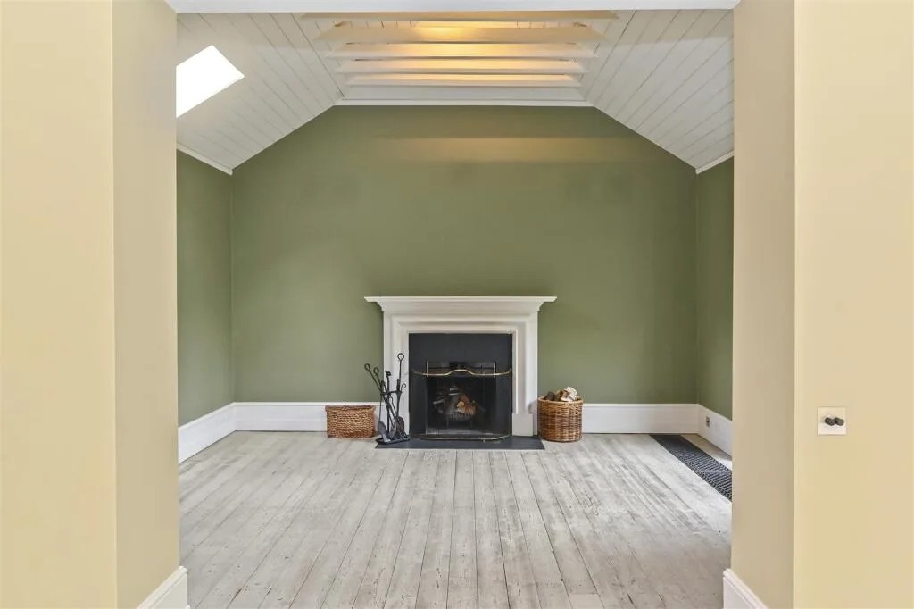 5 bedroom detached house for rent