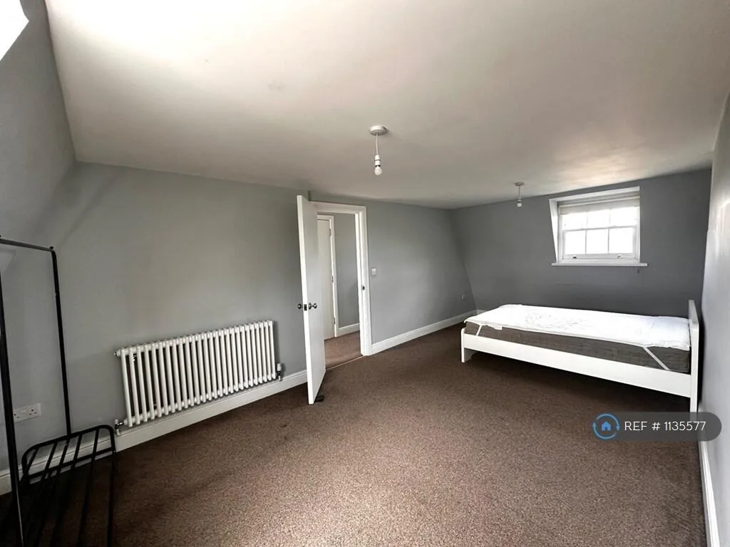 3 bedroom maisonette for rent