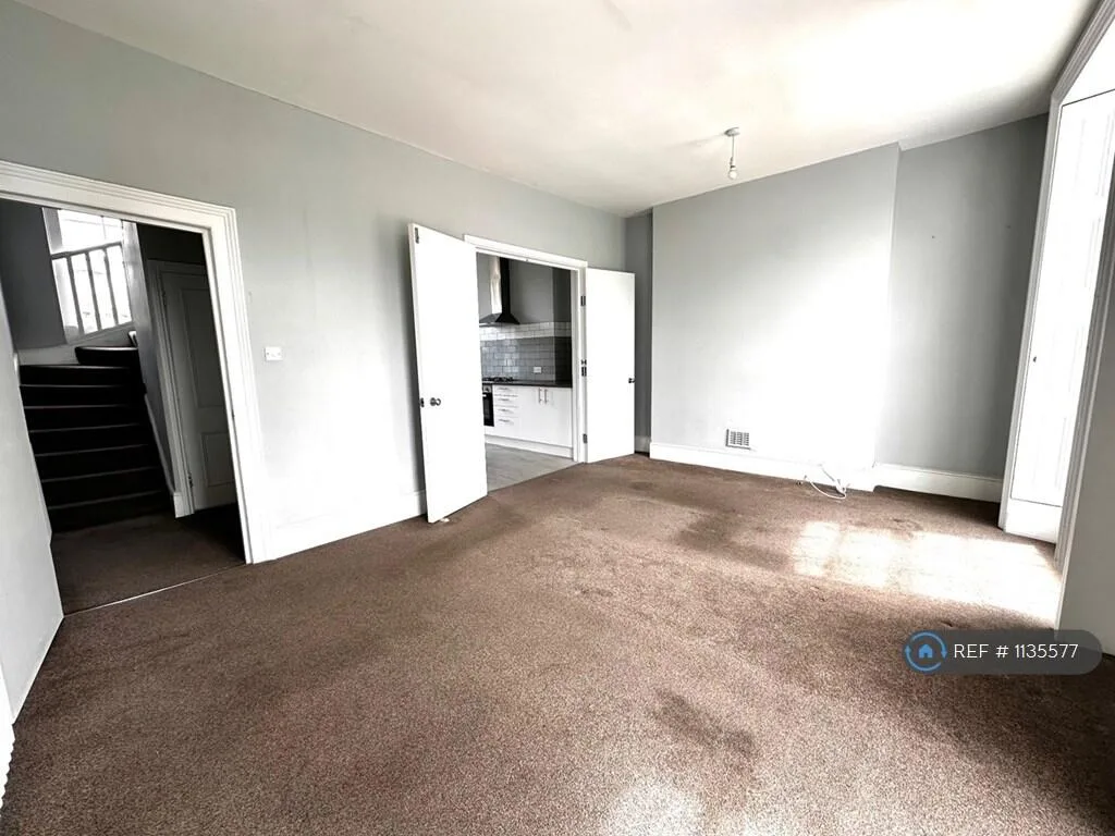 3 bedroom maisonette for rent