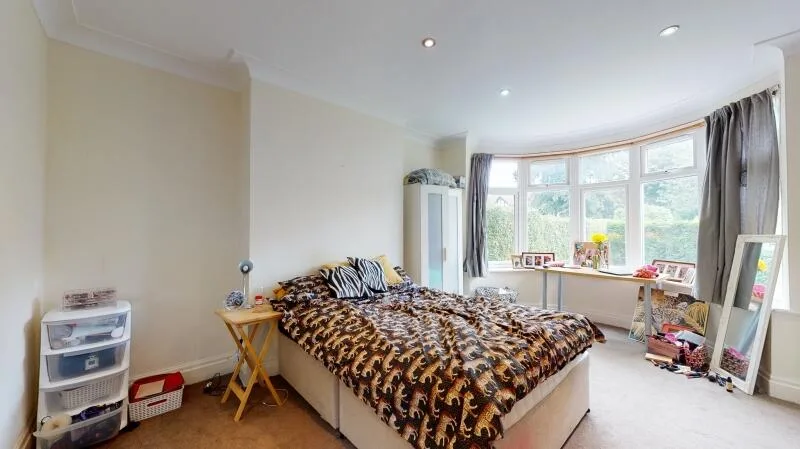 5 bedroom semi-detached house for rent