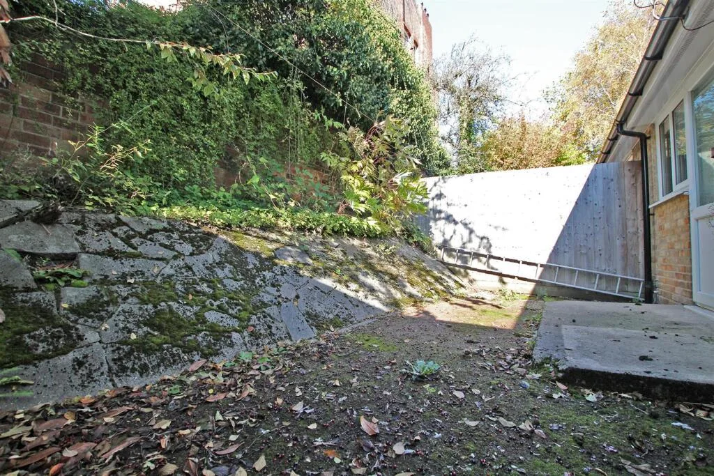 1 bedroom semi-detached bungalow for rent