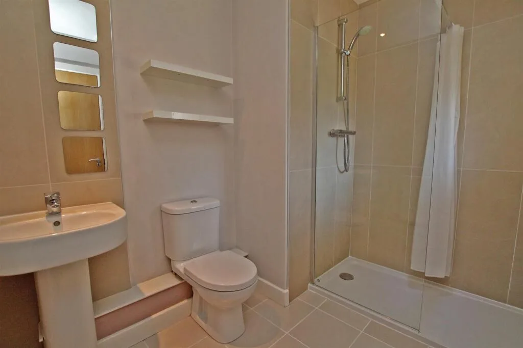 1 bedroom semi-detached bungalow for rent