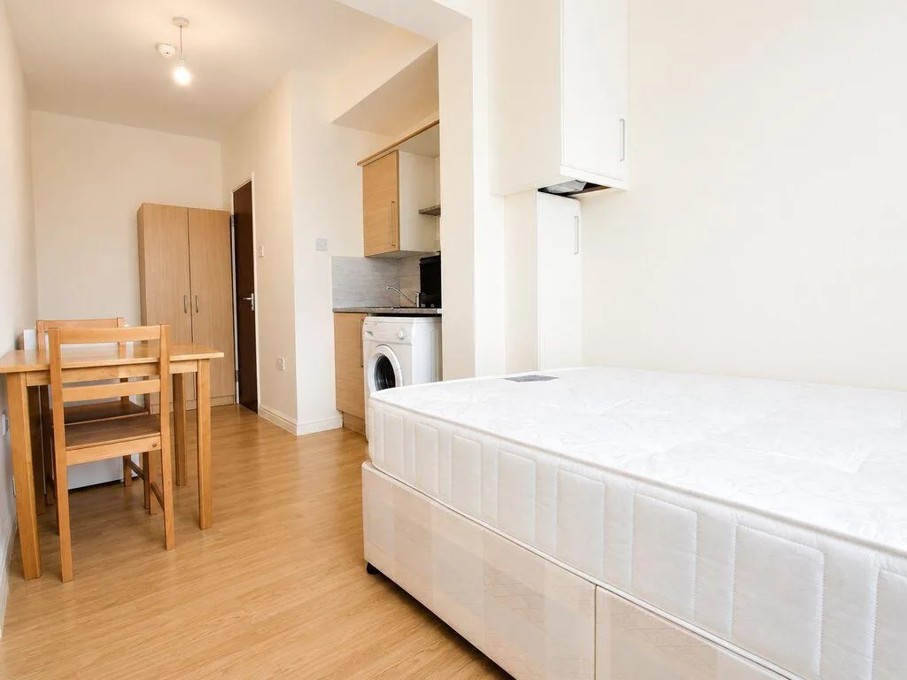Studio flat for rent