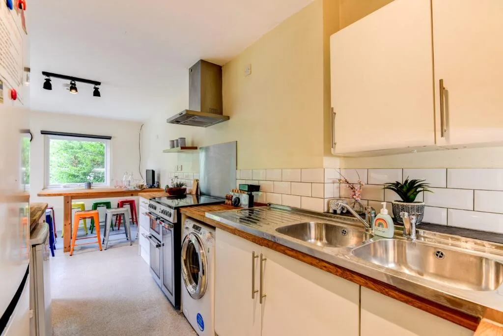 1 bedroom house share for rent