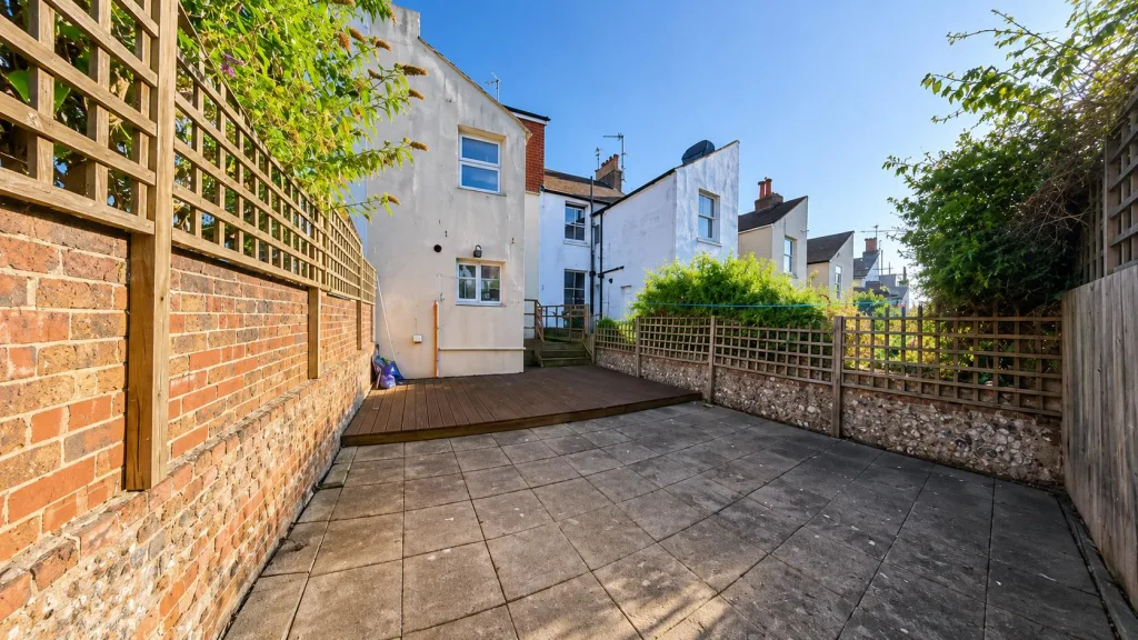 6 bedroom terraced house for rent
