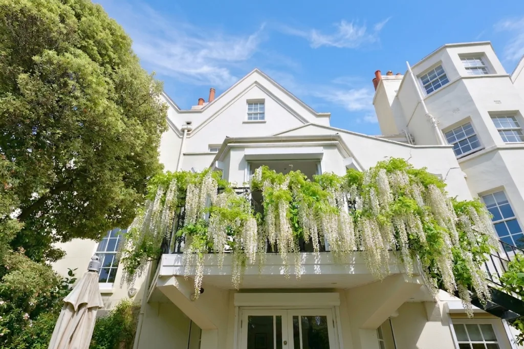 5 bedroom semi-detached house for rent