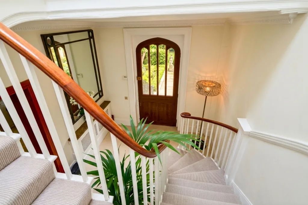 5 bedroom semi-detached house for rent